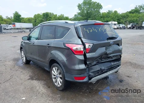 2017 Ford Escape Titanium z USA, uszkodzony, nr VIN 1FMCU0J97HUC12229